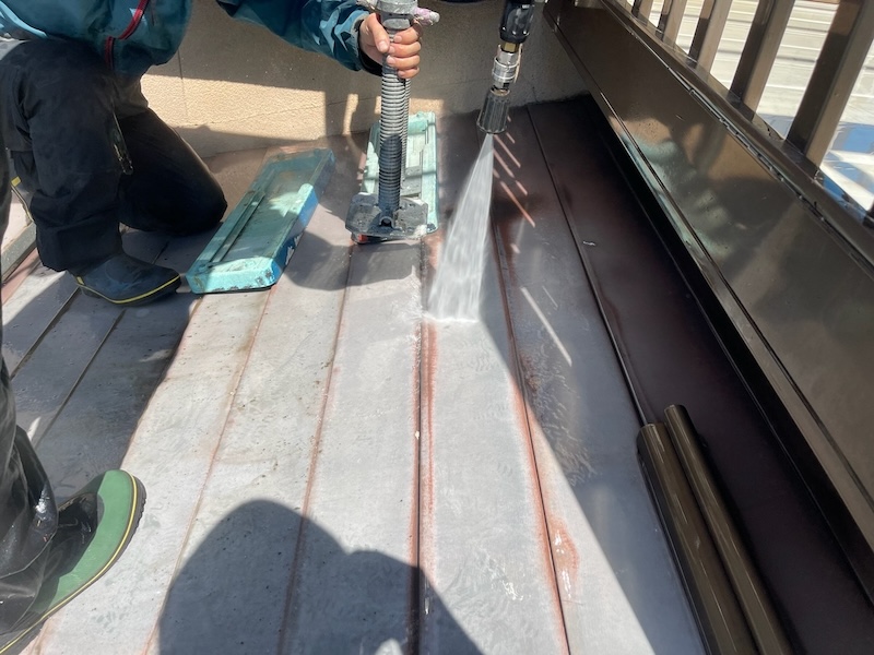 長野県塩尻市　T様邸　屋根塗装・外壁塗装工事　屋根の高圧洗浄