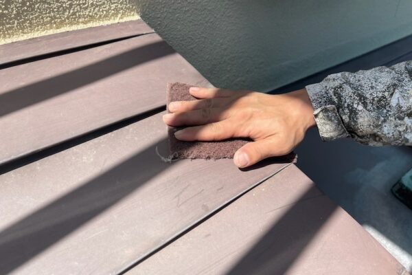 長野県塩尻市　T様邸　屋根塗装・外壁塗装工事　金属屋根の下地処理 ケレン作業