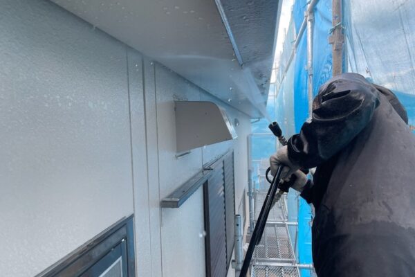 長野県塩尻市　T様邸　屋根塗装・外壁塗装工事　下地処理　高圧洗浄作業