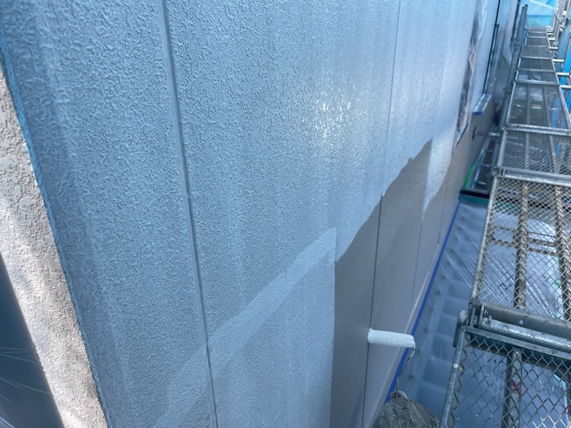 長野県塩尻市　T様邸　屋根塗装・外壁塗装工事　外壁塗装 下塗りの工程