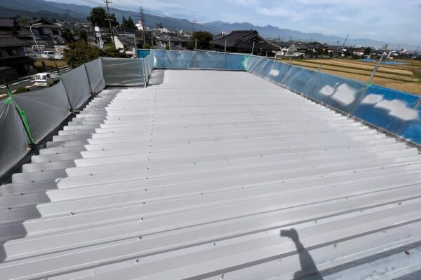 長野県塩尻市　T様邸　屋根塗装・外壁塗装工事　金属屋根の塗装　施工前