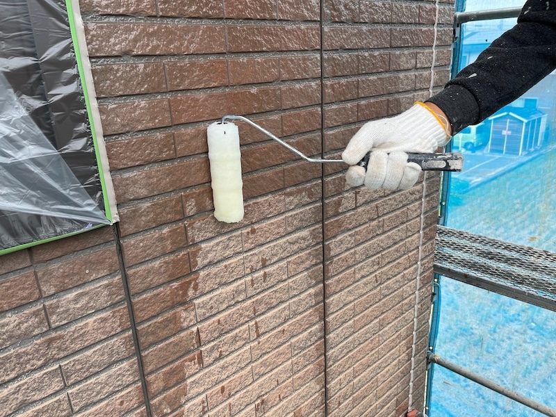 長野県松本市　K様邸　外壁塗装工事　外壁の下塗り シーラー塗布