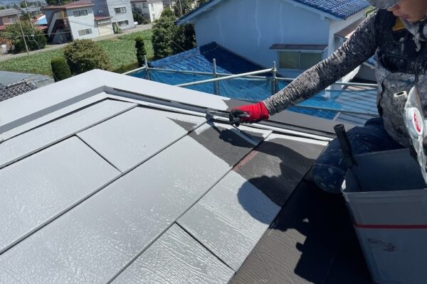 長野県松本市　K様邸　屋根塗装工事　屋根の下塗り サーモテックメタルプライマー