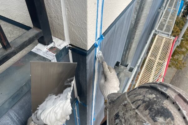 長野県松本市　S様邸　屋根・外壁塗装工事　外壁目地のコーキング打ち替え工事
