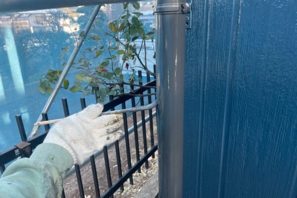 長野県松本市　S様邸　屋根・外壁塗装工事　縦樋の塗装を行いました！