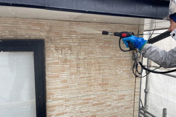 長野県塩尻市　U様邸　外壁塗装の工程｜高圧洗浄作業を行いました！