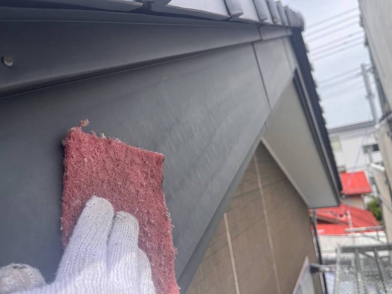 破風板の下地処理 ケレン作業を行いました｜長野県岡谷市