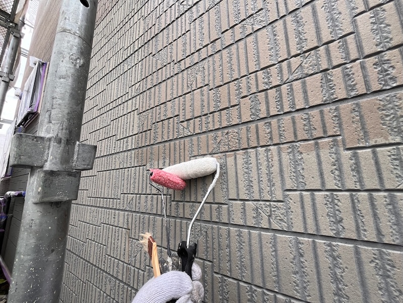 長野県岡谷市｜外壁の下塗り エポパワーシーラー塗布