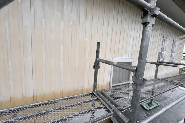 外壁塗装の下塗りを行いました。隠れてしまう工程は施工写真に！｜長野県上伊那郡箕輪町