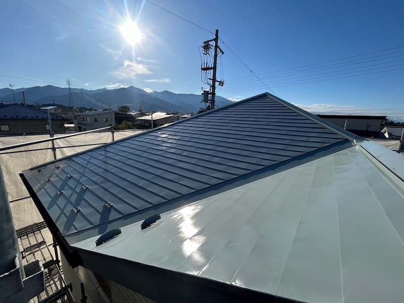 金属屋根の仕上げ スーパーシャネツサーモで塗装しました！｜長野県松本市