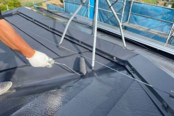 屋根にある谷のメンテナンスと太陽光パネルのある屋根について｜長野県松本市