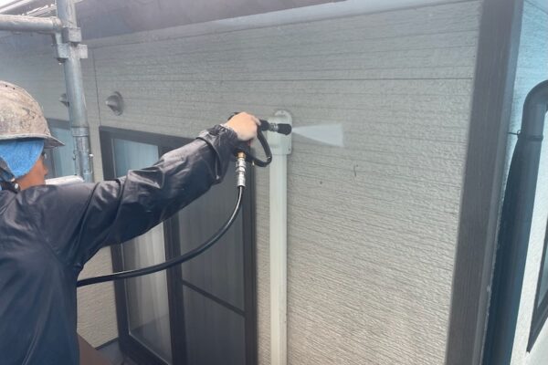 塗装前の高圧洗浄作業。洗浄中の注意点について｜長野県上伊那郡辰野町