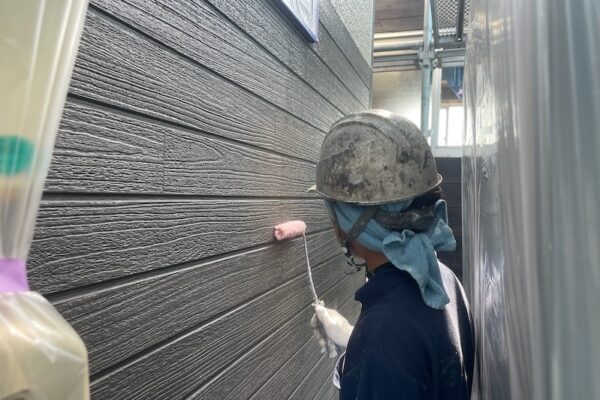 長野県上伊那郡辰野町｜外壁塗装の下塗り エポパワーシーラーを塗りました
