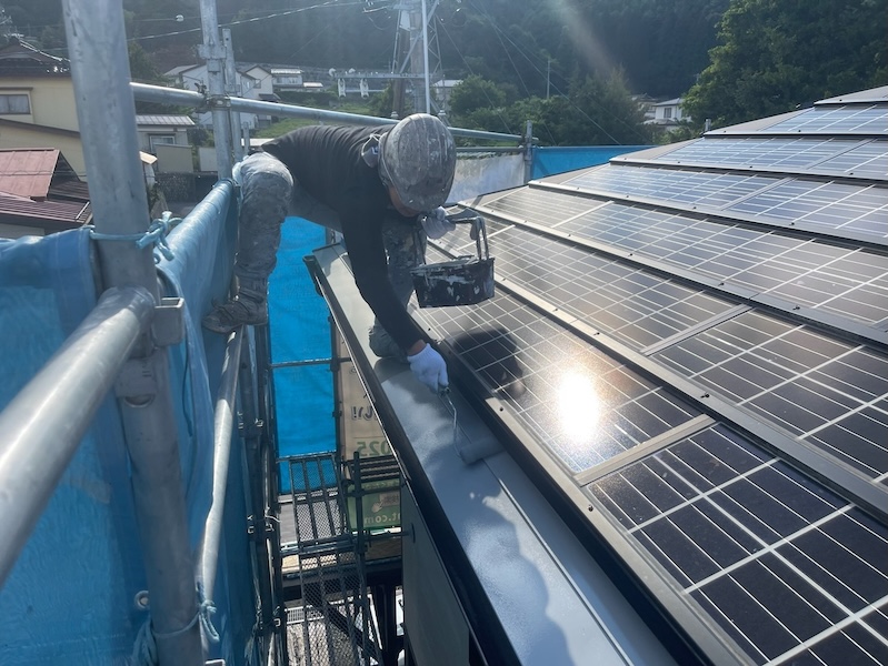 屋根の遮熱塗装、下塗り剤にも遮熱性を備えています！｜長野県上伊那郡辰野町