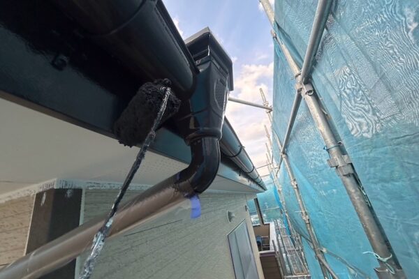 軒樋と鼻隠しを塗装しました！雨樋工事もおまかせください！｜長野県上伊那郡辰野町