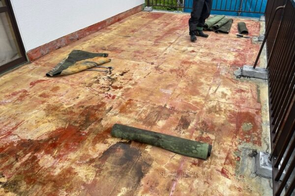 バルコニー防水工事 既存シート防水の撤去作業をレポート！｜長野県松本市