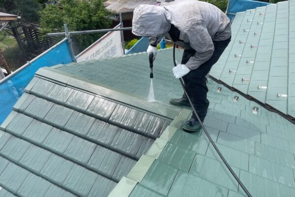 屋根の洗浄作業 谷は雨漏りにご注意！洗浄中に気をつけていただきたいポイント｜長野県松本市