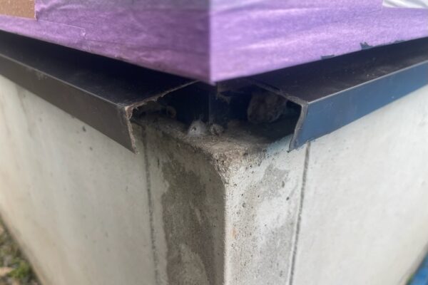 長野県松本市｜破損した水切りを板金で補修しました！